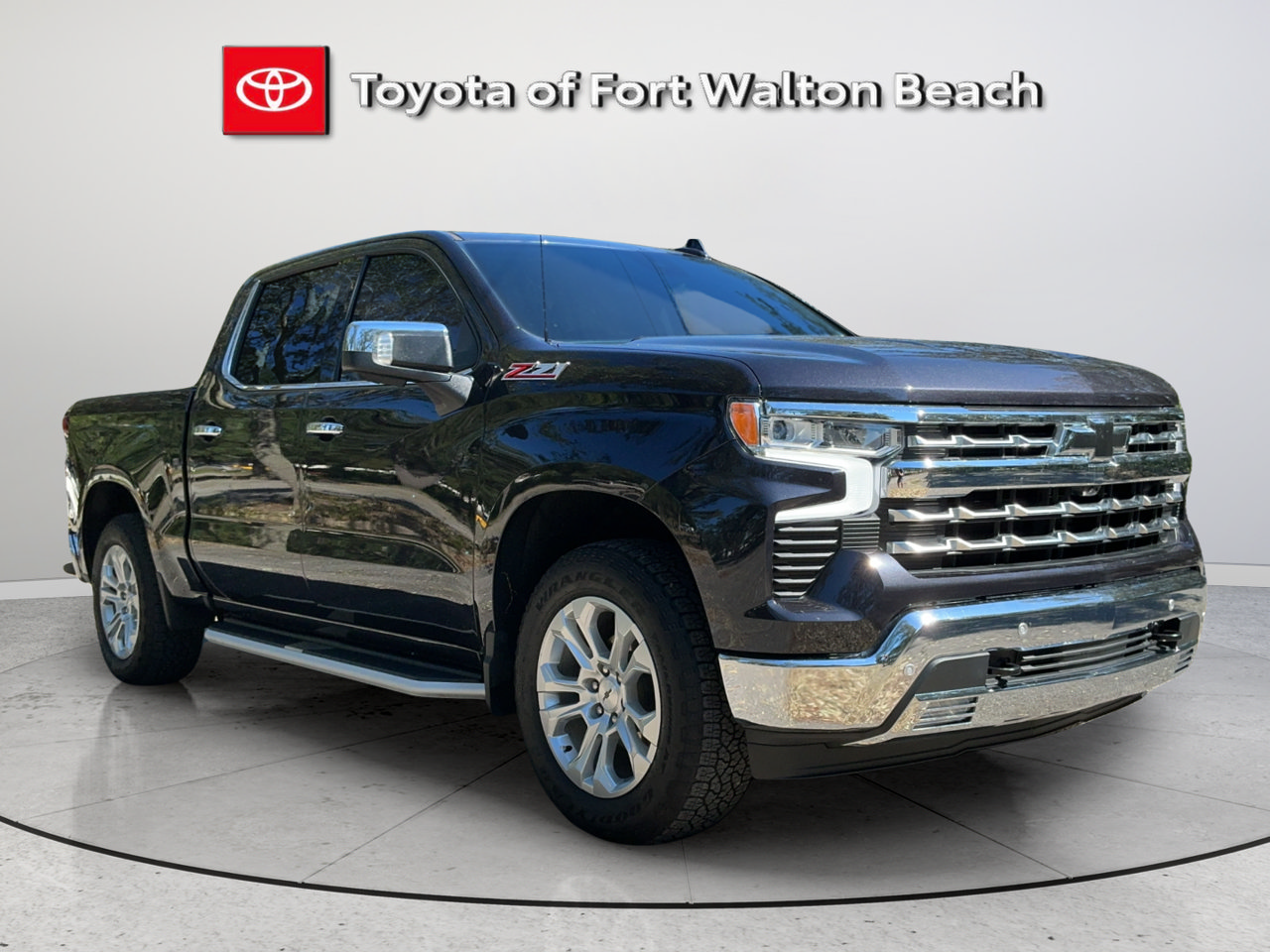 Used 2024 Chevrolet Silverado 1500 LTZ AWD/4WD image 2