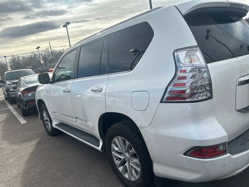 Used 2019 Lexus GX 460 image 14