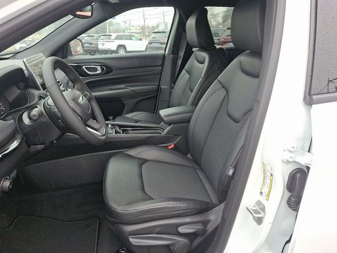 New 2026 Jeep Compass Latitude image 13