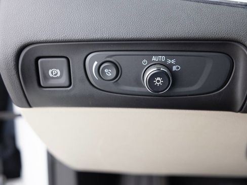 Used 2019 Buick Enclave Essence image 36