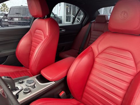 Used 2023 Alfa Romeo Giulia Veloce image 14