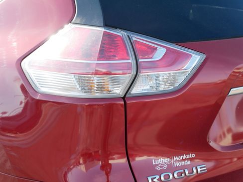 Used 2015 Nissan Rogue SV image 17