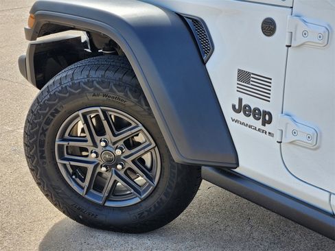 Used 2024 Jeep Wrangler Sport image 17