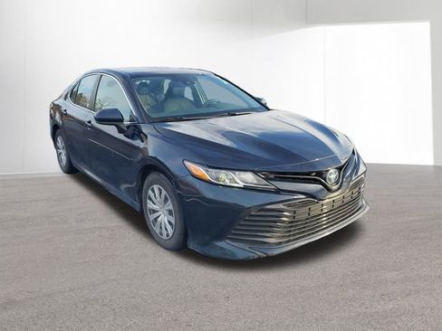 Used 2020 Toyota Camry LE image 12