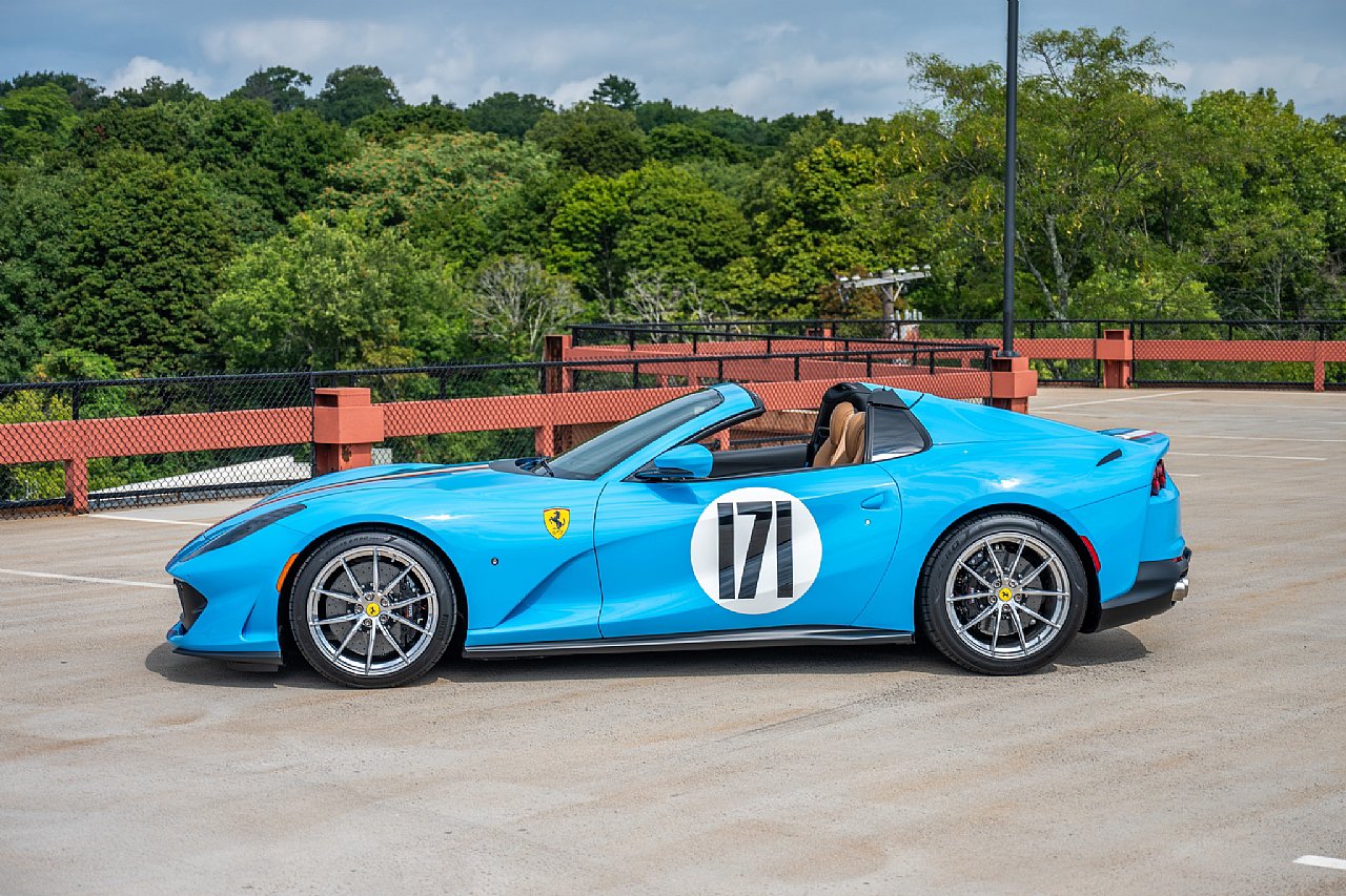 Used 2022 Ferrari 812 GTS RWD image 3