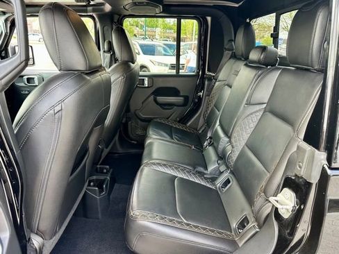 Used 2023 Jeep Gladiator Overland AWD/4WD image 18