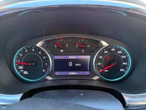 Used 2022 Chevrolet Traverse LT image 14