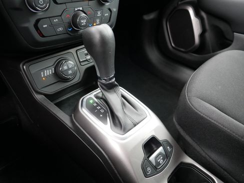 Used 2022 Jeep Renegade Latitude w/ Convenience Group image 24