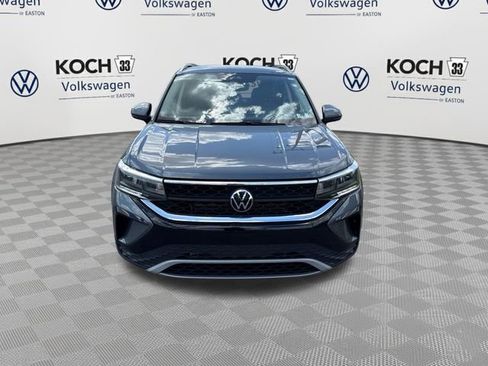 Used 2023 Volkswagen Taos SE AWD/4WD image 2