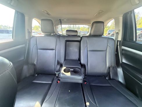Used 2018 Toyota Highlander XLE AWD/4WD image 30