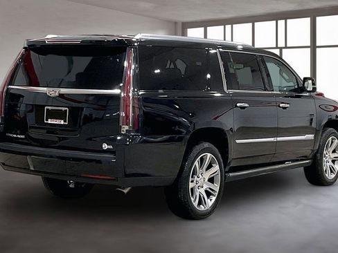 Used 2015 Cadillac Escalade ESV Premium image 2