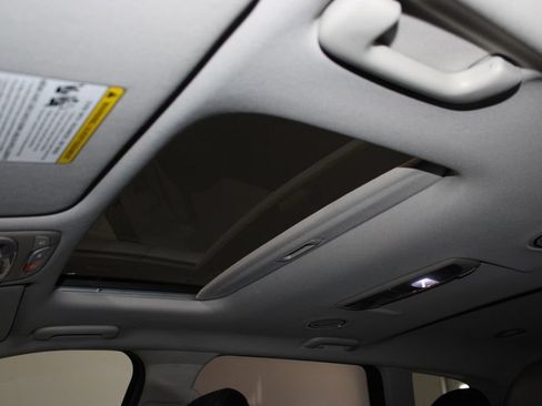 Used 2025 Kia Telluride S FWD image 39