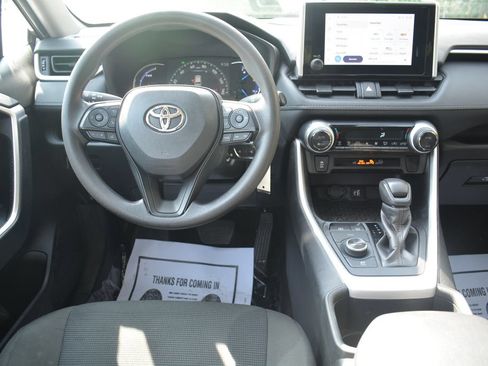 Used 2024 Toyota RAV4 LE AWD/4WD image 3