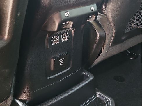 Used 2019 Jeep Wrangler Unlimited Rubicon AWD/4WD image 13