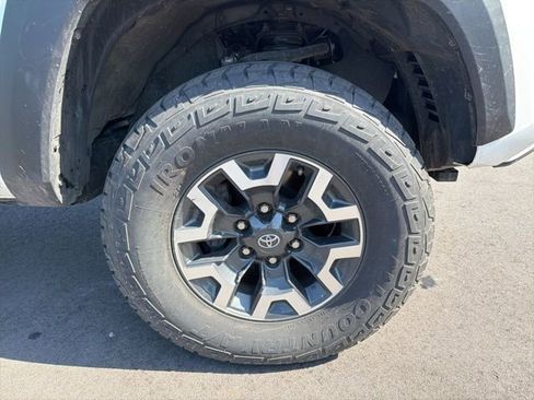Used 2023 Toyota Tacoma TRD Off-Road w/ Technology Package AWD/4WD image 9