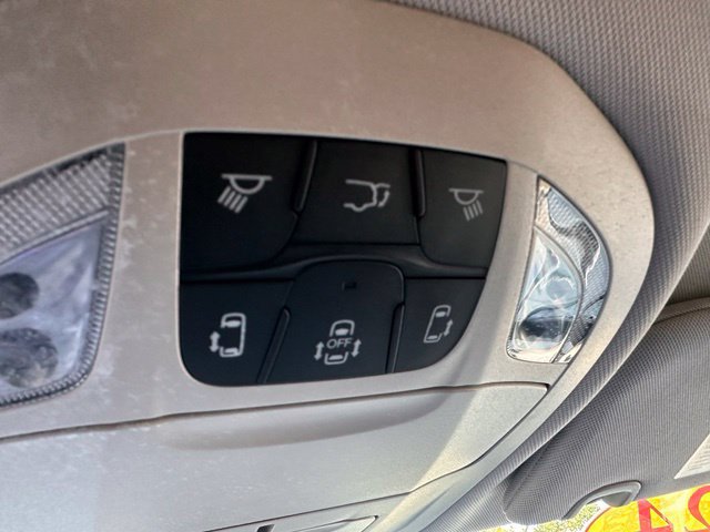 Used 2024 Chrysler Pacifica Touring-L FWD image 28