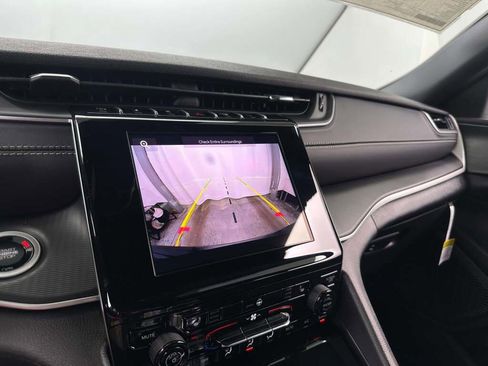 New 2025 Jeep Grand Cherokee Altitude image 30