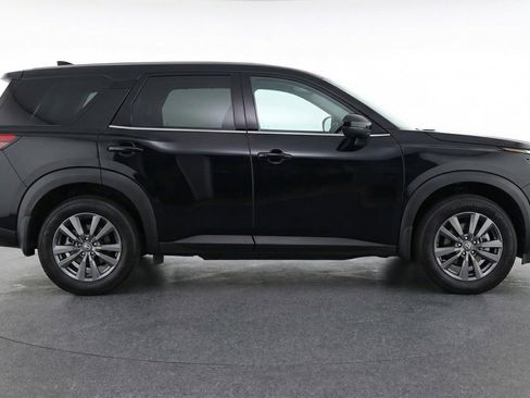 Used 2025 Nissan Pathfinder SV image 11