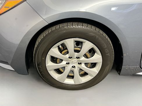 Used 2022 Toyota Corolla LE FWD image 13