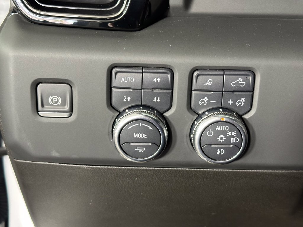 Used 2024 GMC Sierra 1500 AT4 w/ Technology Package AWD/4WD image 21