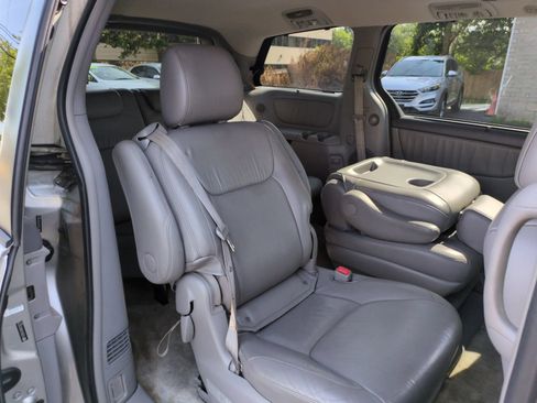 Used 2009 Toyota Sienna FWD image 13