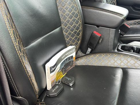 Used 2021 Jeep Wrangler Unlimited Sahara image 22