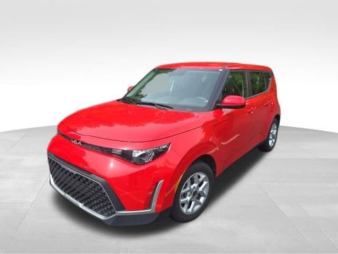 Used 2024 Kia Soul LX w/ Option Group 015 FWD image 2