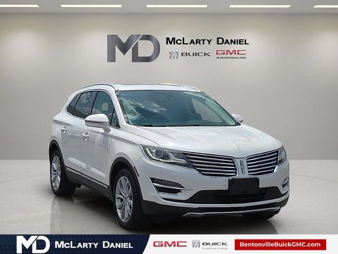 Used 2017 Lincoln MKC Select w/ Select Plus Package FWD image 1