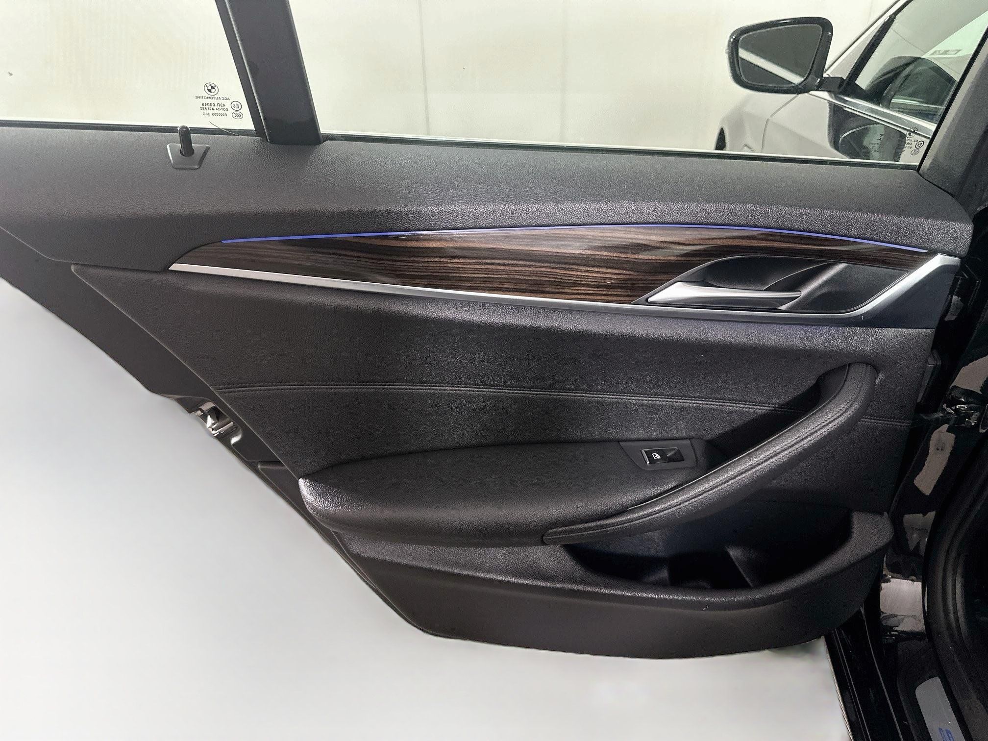 Used 2018 BMW 530e RWD image 26
