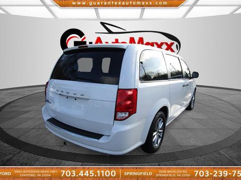 Used 2019 Dodge Grand Caravan SE w/ UConnect Hands-Free Group image 5