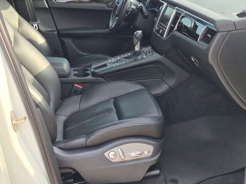 Used 2016 Porsche Macan S image 21