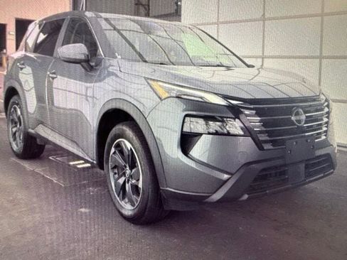 Certified 2025 Nissan Rogue SV FWD image 1