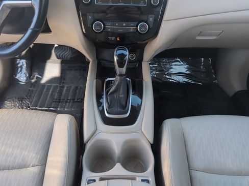 Used 2020 Nissan Rogue SV image 20