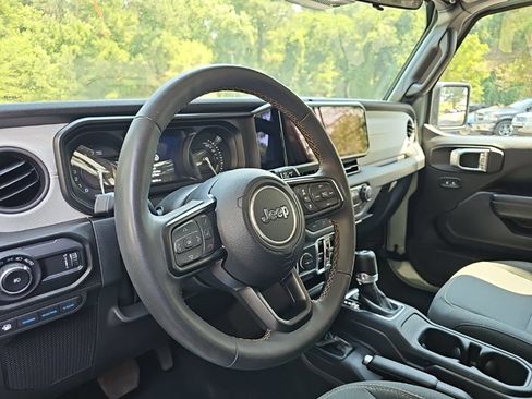 Used 2024 Jeep Wrangler Unlimited w/ Convenience Group AWD/4WD image 9