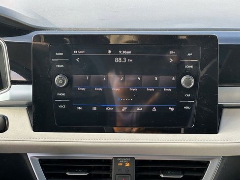 Used 2025 Volkswagen Taos SE w/ Panoramic Sunroof Package image 15