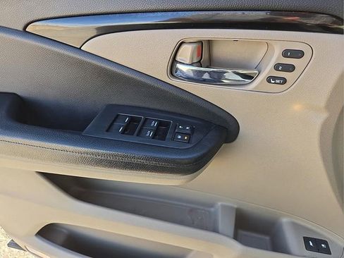 Used 2016 Honda Pilot Touring image 16