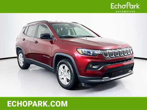Used 2022 Jeep Compass Latitude image 1