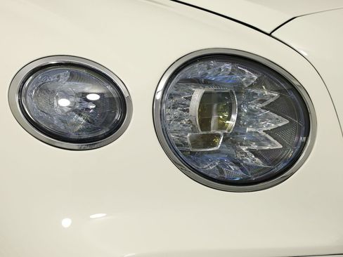 New 2026 Bentley Flying Spur Plug-In Hybrid image 13