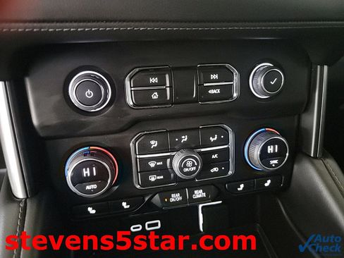 Used 2022 Chevrolet Tahoe LT w/ Luxury Package image 16