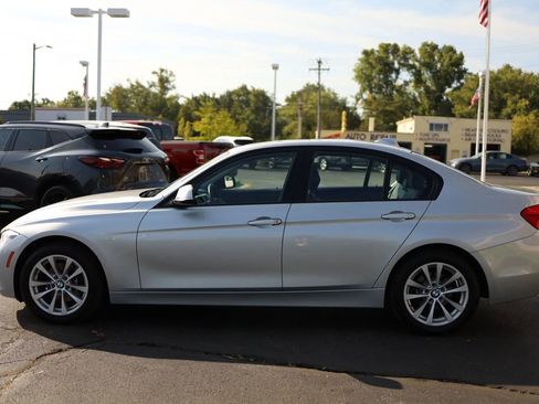 Used 2018 BMW 320i xDrive Sedan w/ Convenience Package AWD/4WD image 8