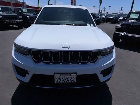 Used 2025 Jeep Grand Cherokee Laredo X RWD image 3