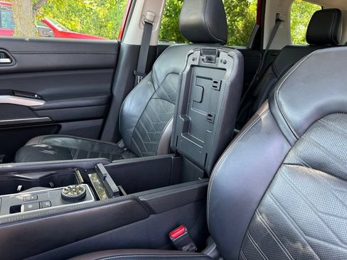 Used 2023 Nissan Pathfinder Platinum w/ Cargo Package AWD/4WD image 27