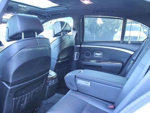 Used 2007 BMW 750i RWD image 18