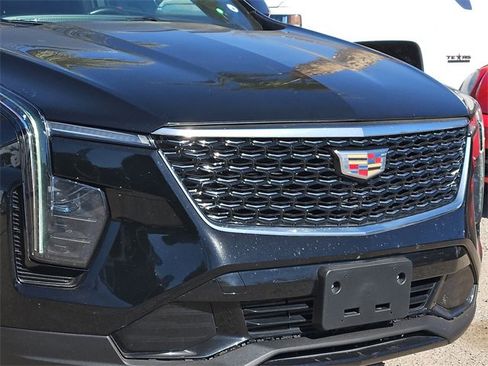 Used 2024 Cadillac XT4 Premium Luxury image 7