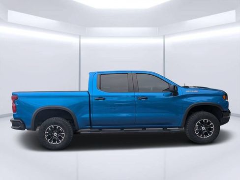 Used 2022 Chevrolet Silverado 1500 ZR2 w/ Technology Package AWD/4WD image 2