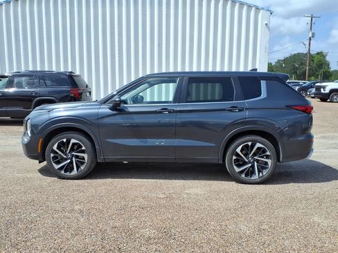 Used 2024 Mitsubishi Outlander SE AWD/4WD image 2