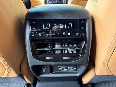 New 2025 Jeep Grand Cherokee Summit image 18