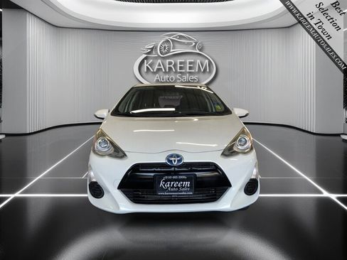 Used 2015 Toyota Prius C Three FWD image 2