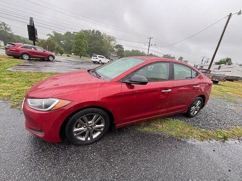 Used 2017 Hyundai Elantra SE FWD image 2