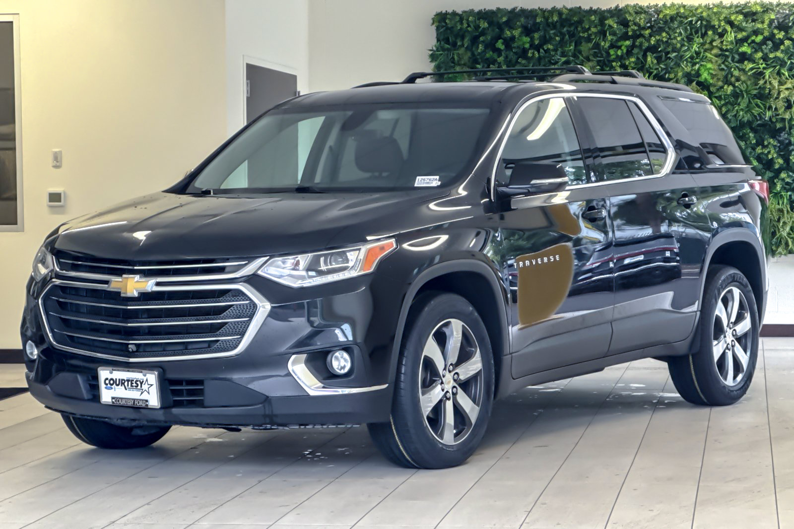 Used 2020 Chevrolet Traverse LT w/ LT Premium Package AWD/4WD image 8